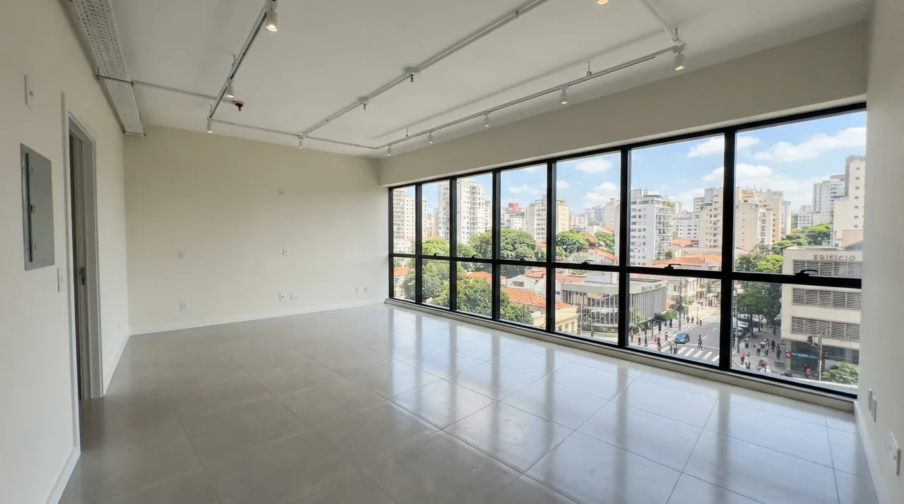 Ilustração: sala comercial vazia fotografada de um dos cantos usando a lente 0,5x mostrando o piso e as janelas